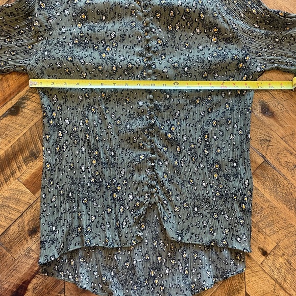 WHBM hunter olive green button down balloons, sleeve blouse. Floral ditzy print. - Picture 9 of 9